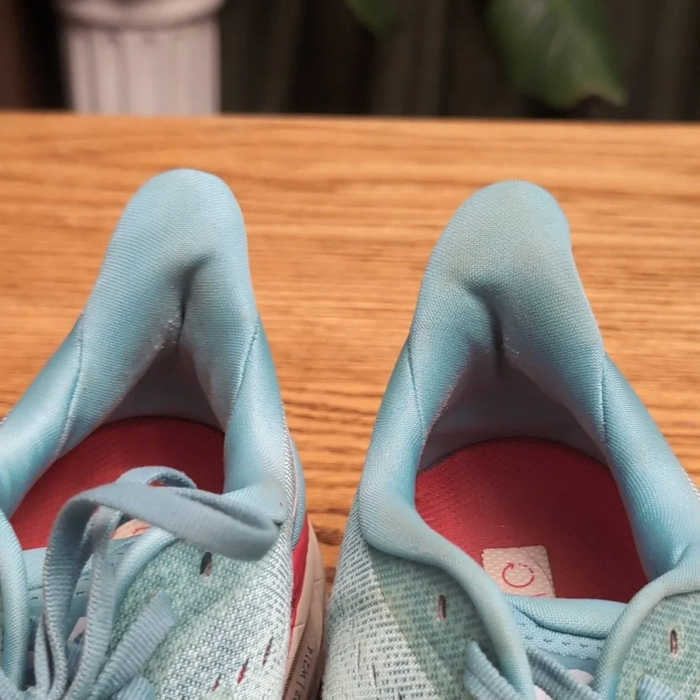 Hoka One One Clifton 8 Women's Running Shoes Light Blue Red White Size 10B